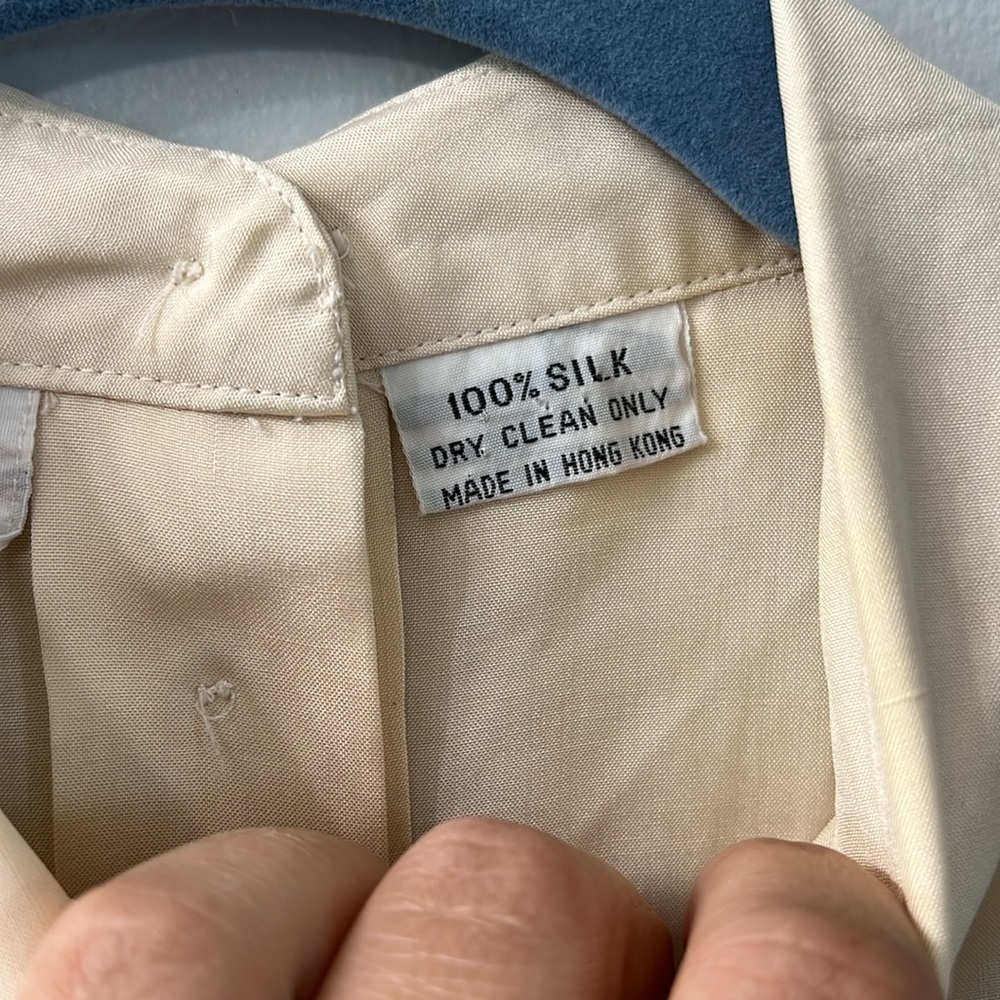 Vintage Talbots Cream 100% Silk Back Button Up Pleated Blouse  Size 14 Petite - Picture 6 of 7
